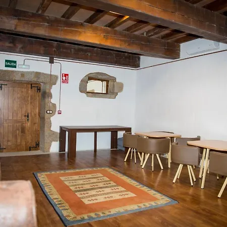 Monasterio De 招待所