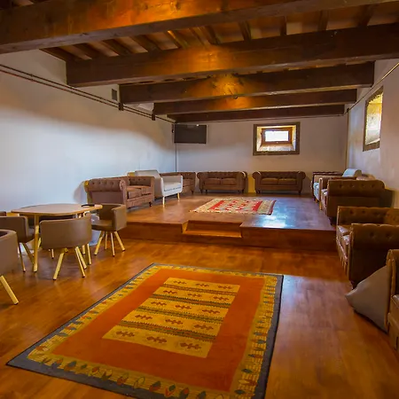 Monasterio De 招待所