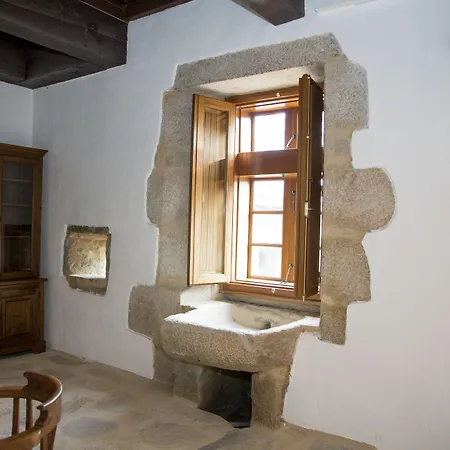 Monasterio De 招待所